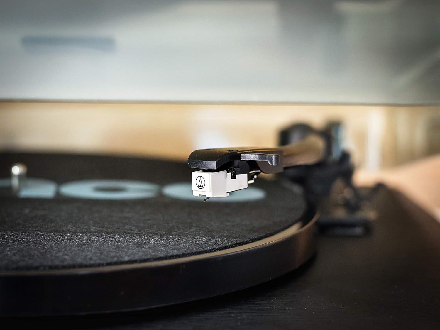 Lenco L-30BK Giradischi USB - giradischi con trasmissione a cinghia - 33 e 45 giri - USB - uscita RCA - digitalizzazione dischi - preamplificatore - legno